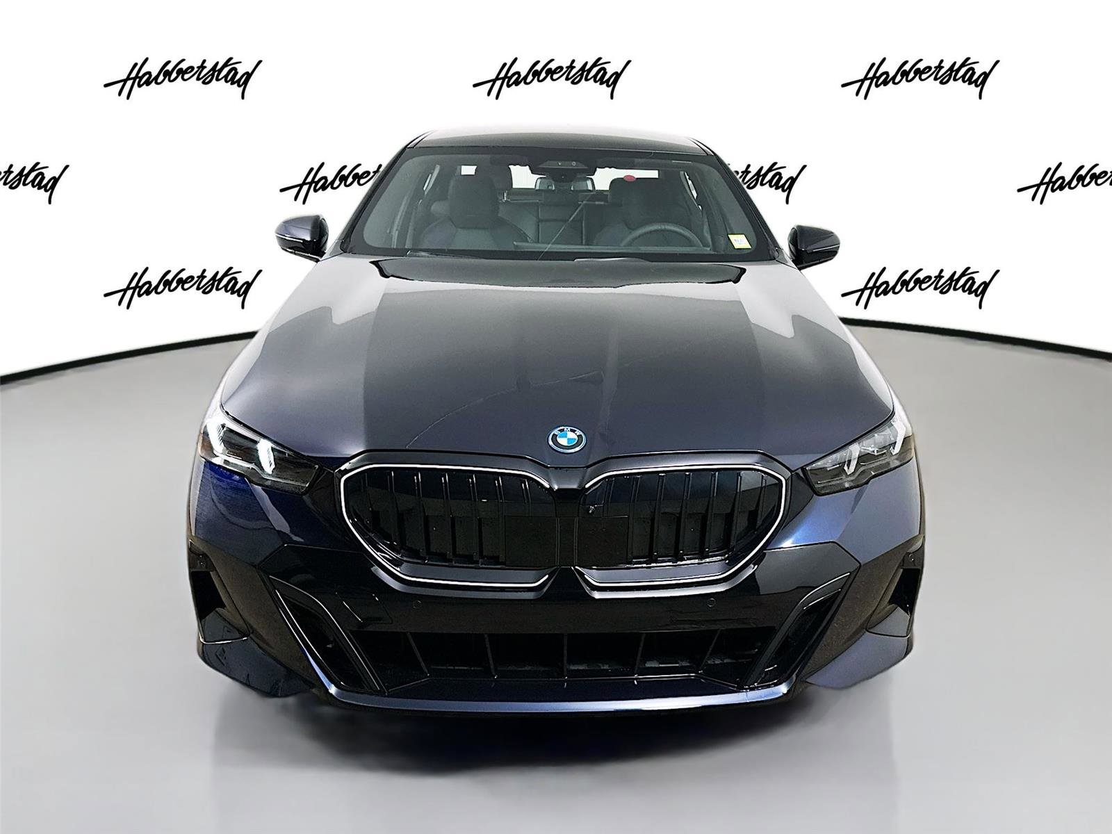 New 2026 BMW 550e xDrive image 2