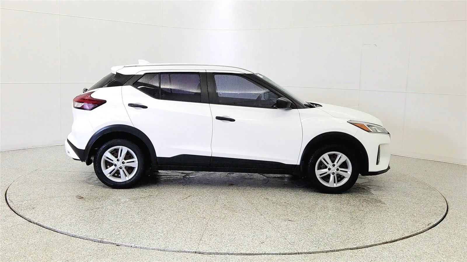 Used 2023 Nissan Kicks S FWD image 8