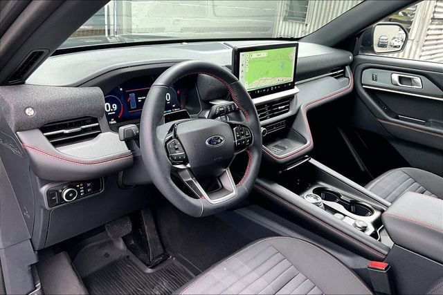 Used 2025 Ford Explorer ST-Line w/ Premium Package image 13