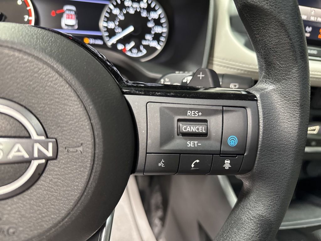 Used 2023 Nissan Rogue SV image 22