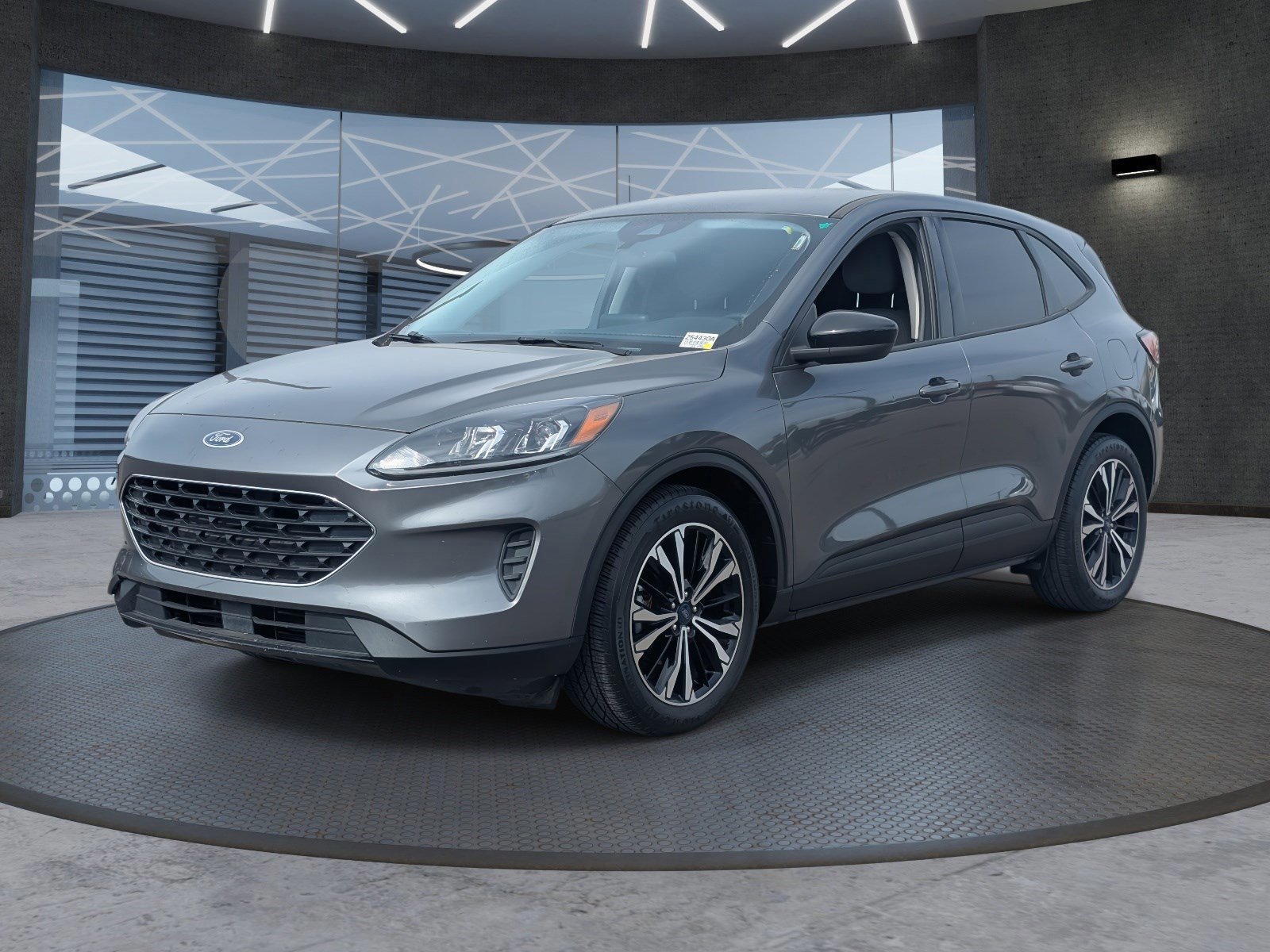 Used 2022 Ford Escape SE w/ SE Sport Appearance Package image 2