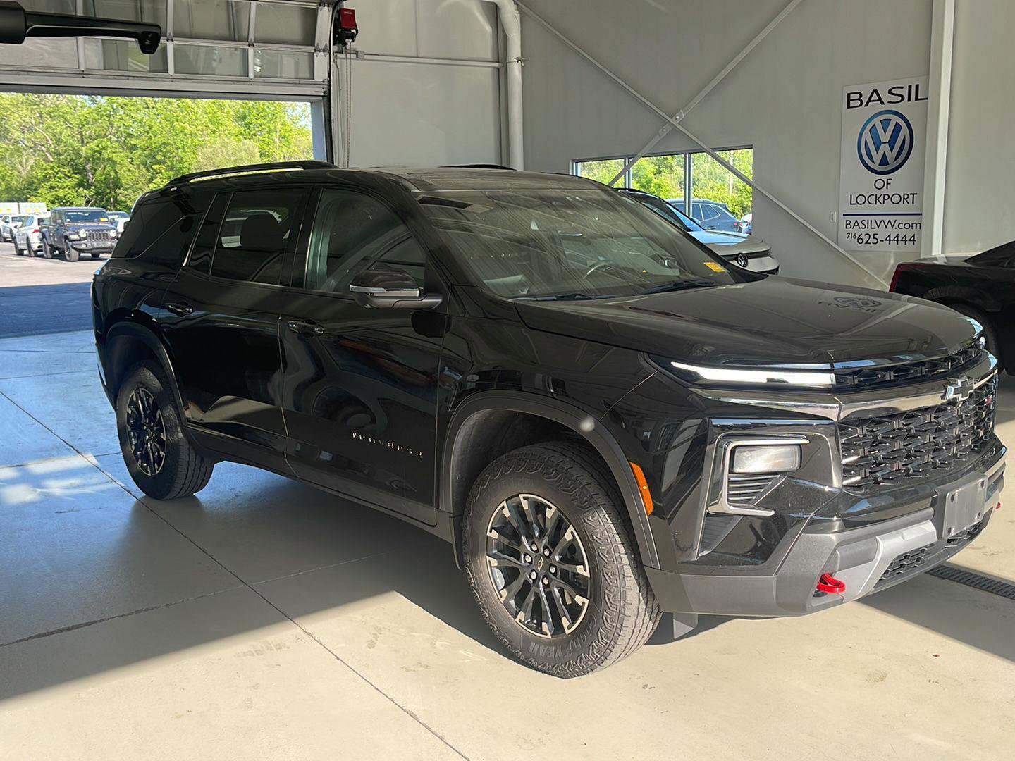 Used 2024 Chevrolet Traverse Z71 AWD/4WD image 3