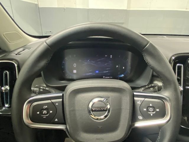 Used 2025 Volvo XC40 B5 Plus AWD/4WD image 14