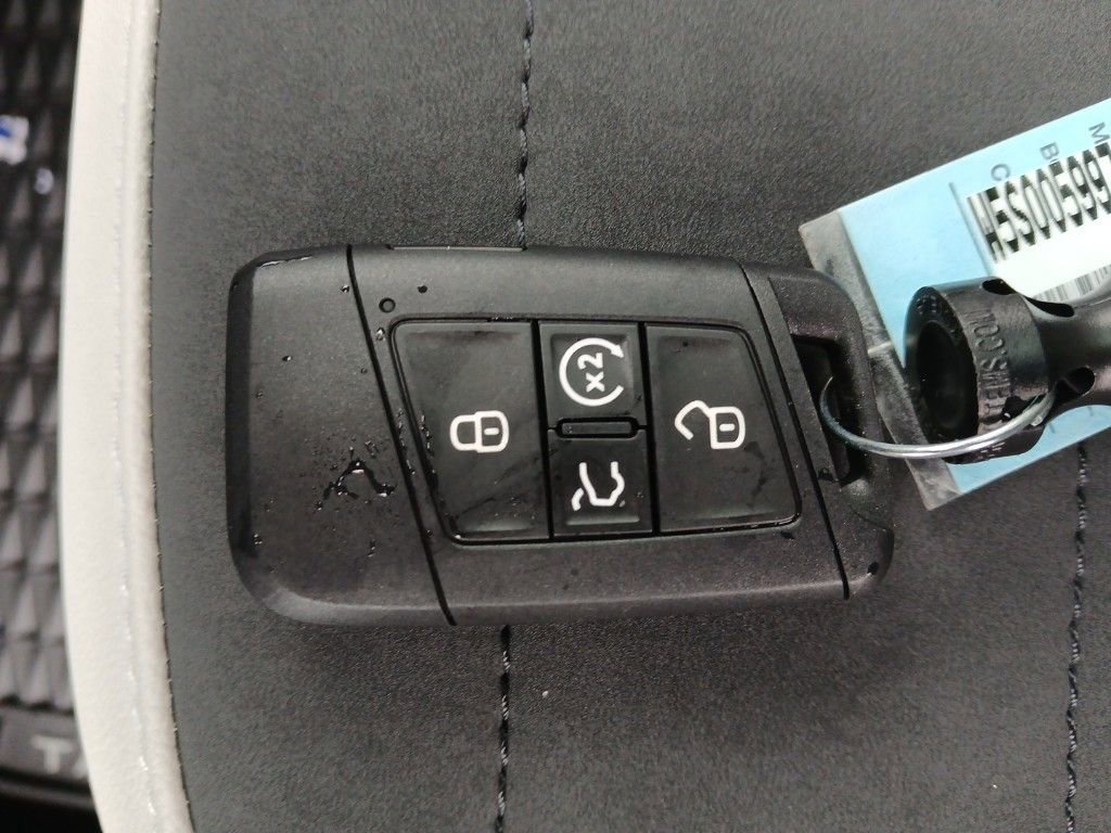 New 2025 Volkswagen Taos SE image 28