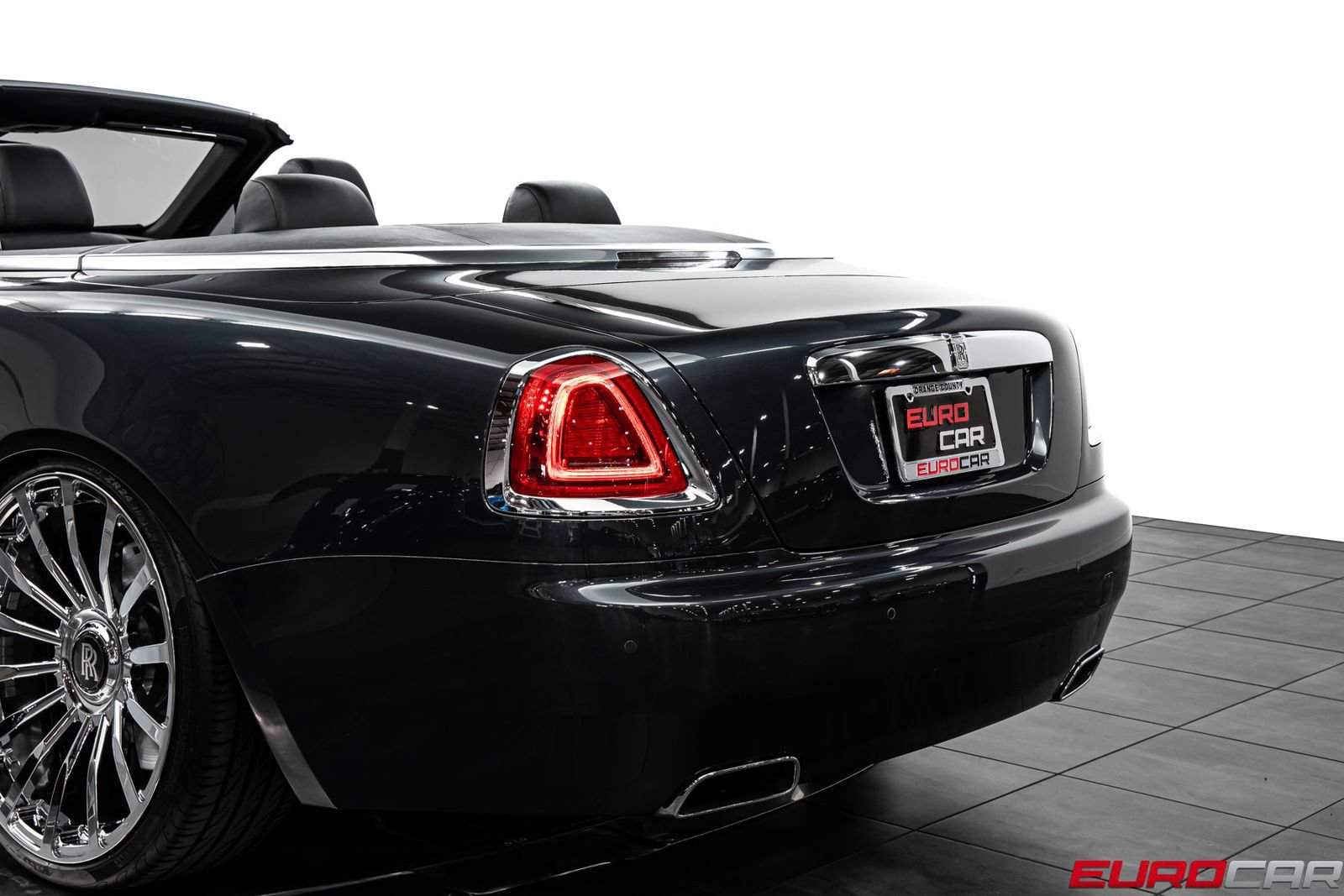 Used 2018 Rolls-Royce Dawn RWD image 19