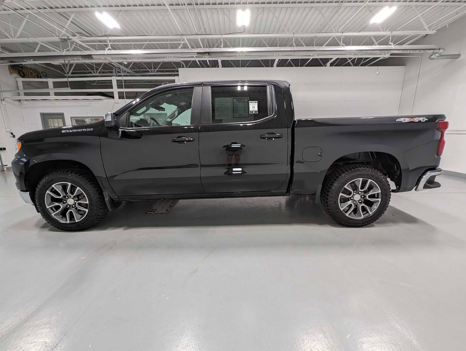 Certified 2022 Chevrolet Silverado 1500 LT AWD/4WD image 12