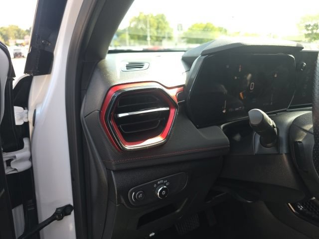 Used 2024 Chevrolet TrailBlazer RS w/ Driver Confidence Package AWD/4WD image 14
