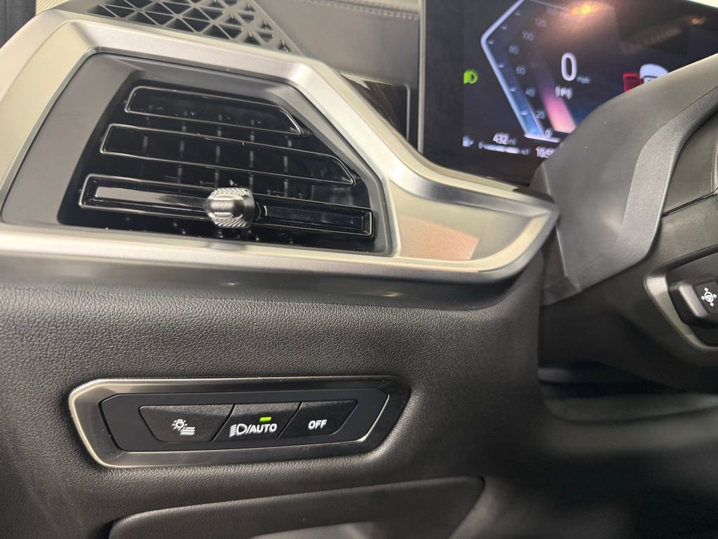 Used 2025 BMW X7 xDrive40i image 25