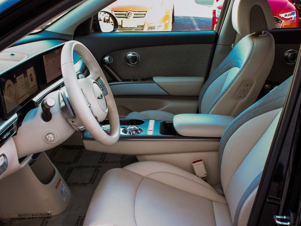 Used 2025 Genesis GV60 Advanced image 33