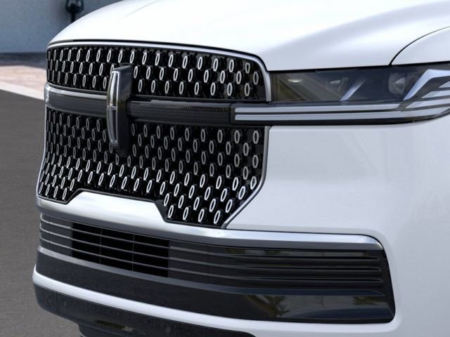 New 2026 Lincoln Navigator L Premier AWD/4WD image 18