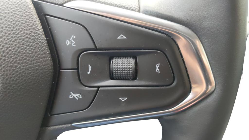 Used 2025 Chevrolet Trax LT w/ LT Convenience Package FWD image 21