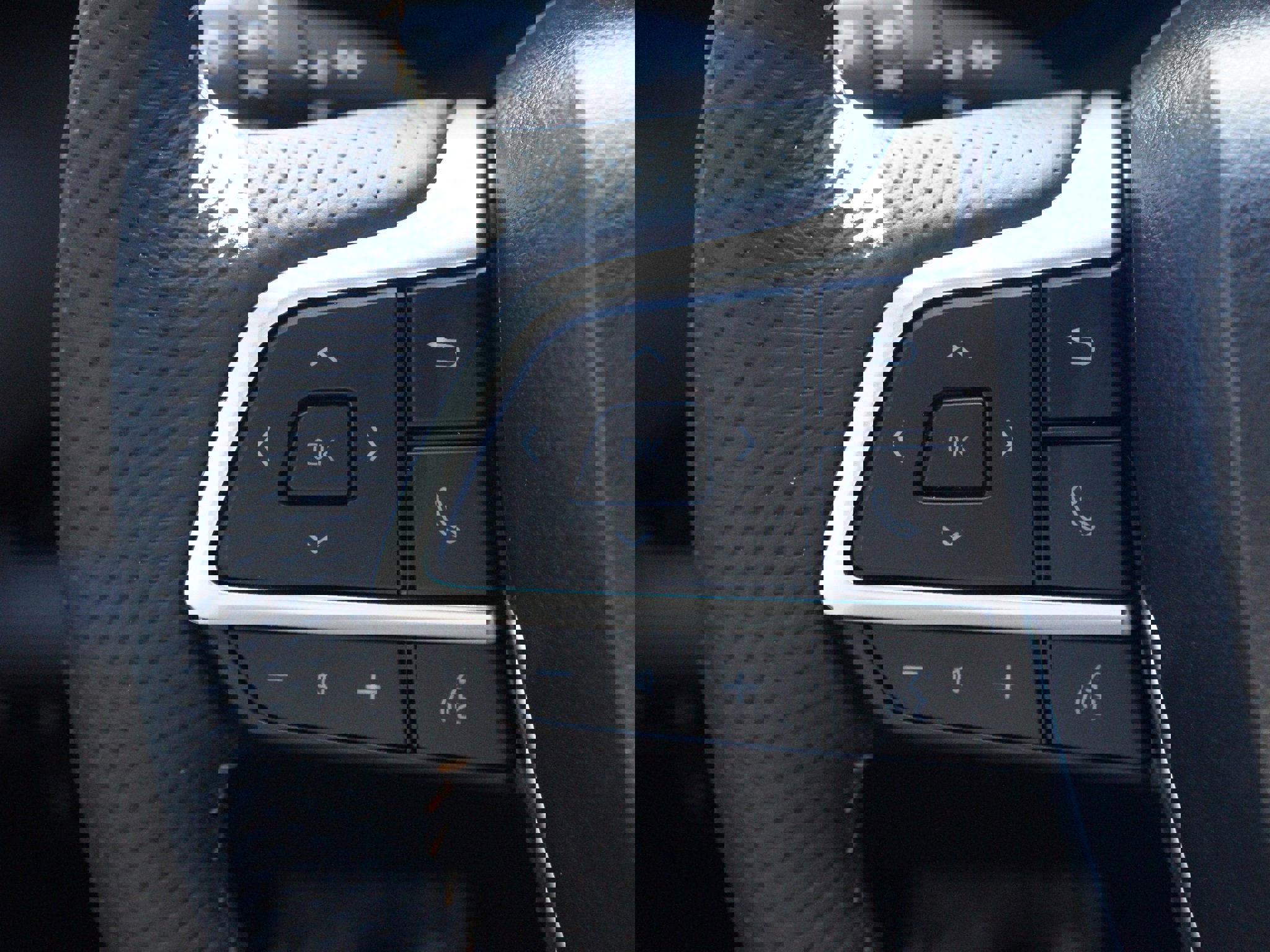 Used 2025 Toyota Sienna XLE Woodland Edition image 10