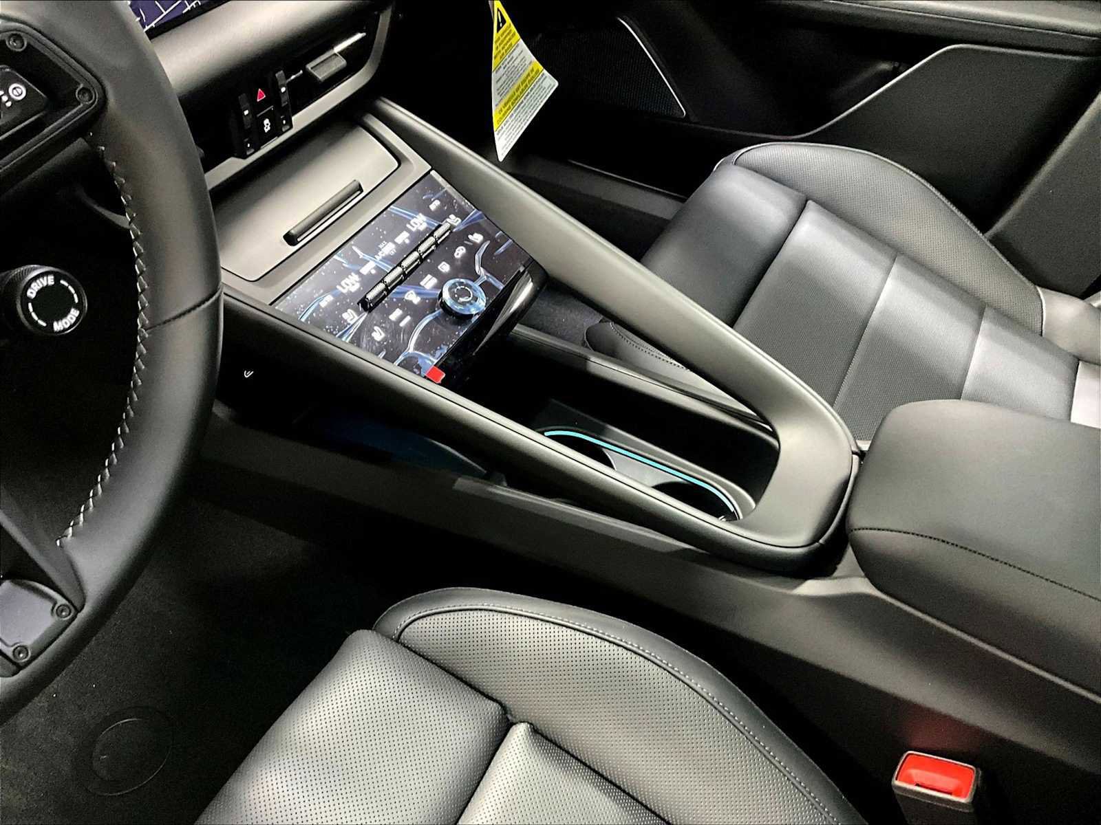 New 2026 Porsche Macan 4 Electric AWD/4WD image 17