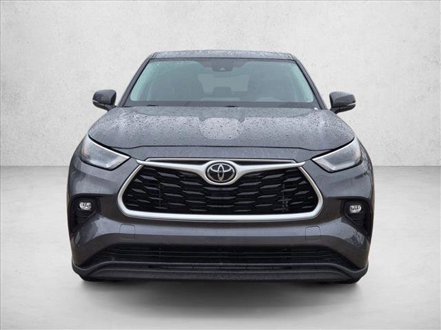 Used 2025 Toyota Highlander LE FWD video 2