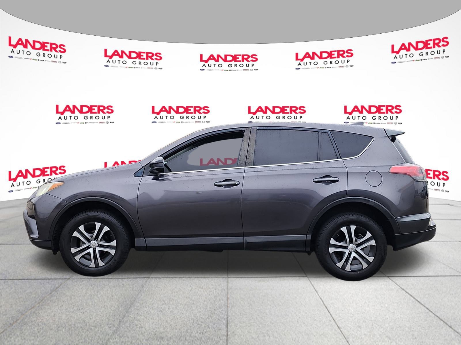 Used 2018 Toyota RAV4 LE image 6