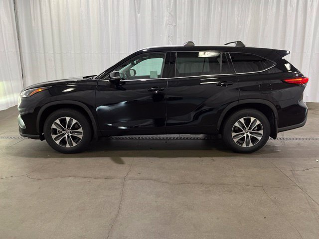 Certified 2022 Toyota Highlander XLE AWD/4WD image 8