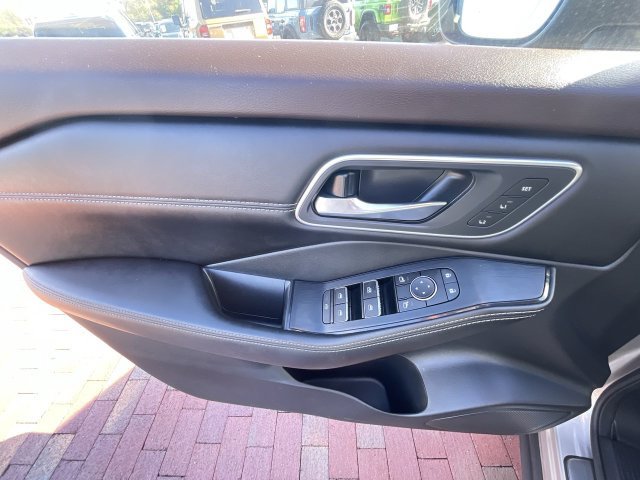 Used 2022 Nissan Rogue Platinum w/ Head-Up Display Package AWD/4WD image 10