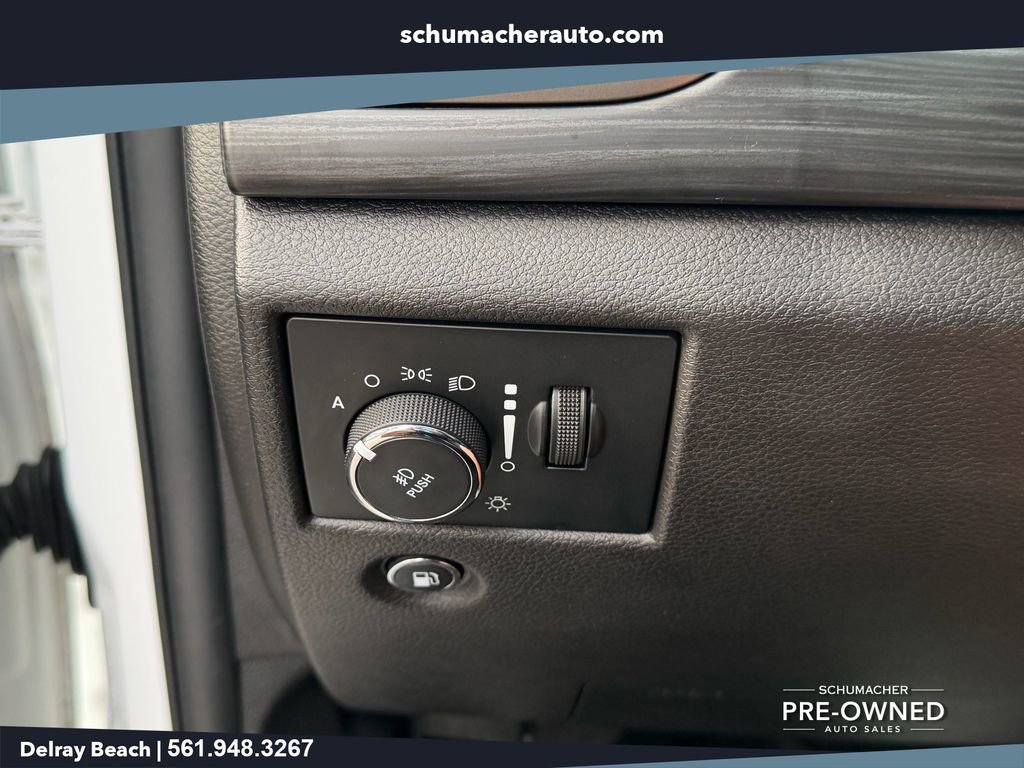 Used 2019 Jeep Grand Cherokee Altitude RWD image 28