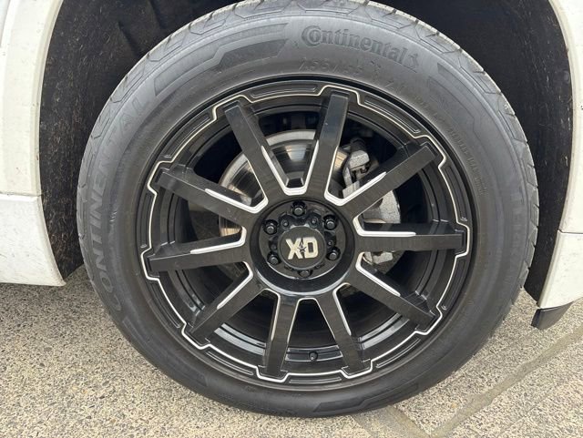 Used 2018 Chevrolet Traverse High Country w/ LPO, 'HIT The Road' Package AWD/4WD image 13