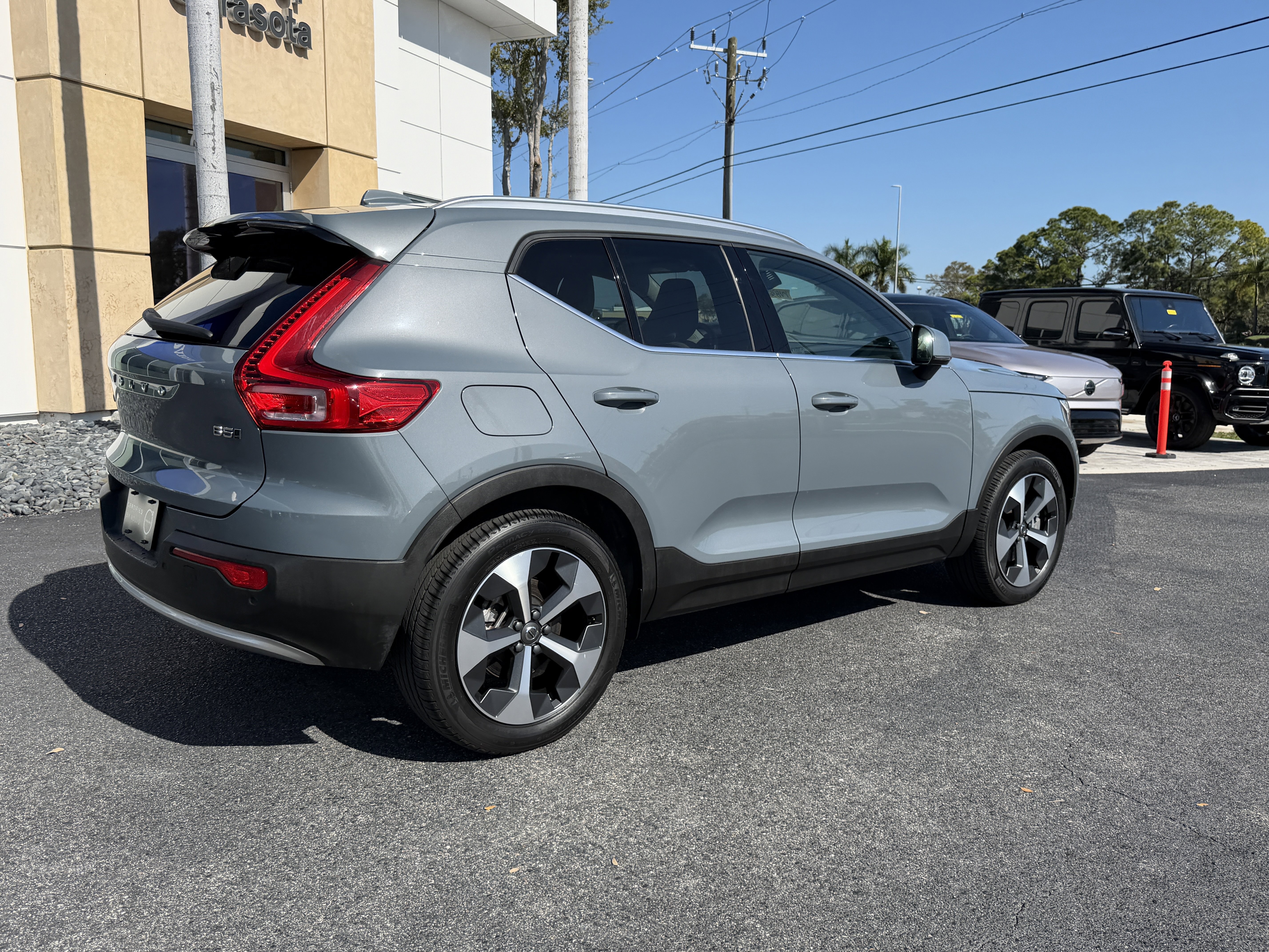 Certified 2023 Volvo XC40 B5 Plus w/ Protection Package Premier AWD/4WD image 3