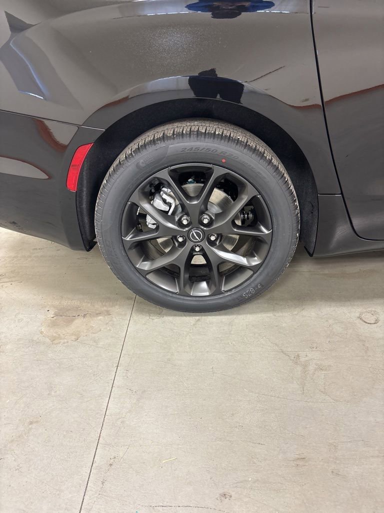 New 2026 Chrysler Pacifica Select w/ S Appearance Package image 37