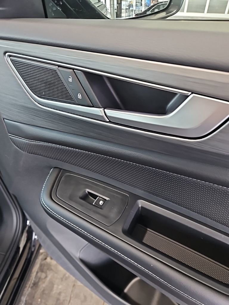 New 2026 Volkswagen Atlas Cross Sport SE image 12