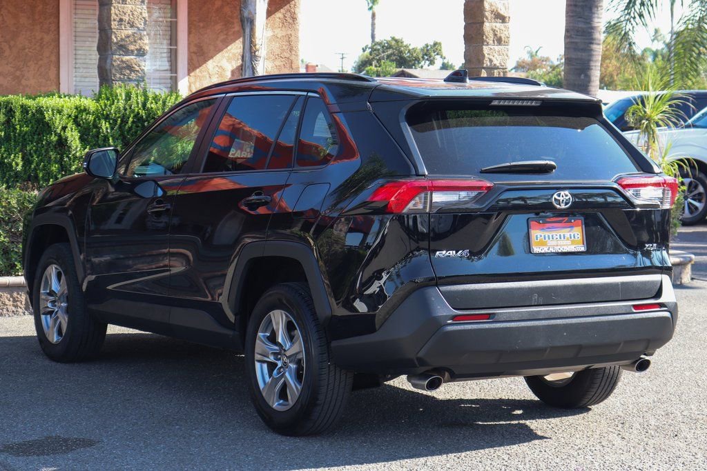 Used 2022 Toyota RAV4 XLE image 6