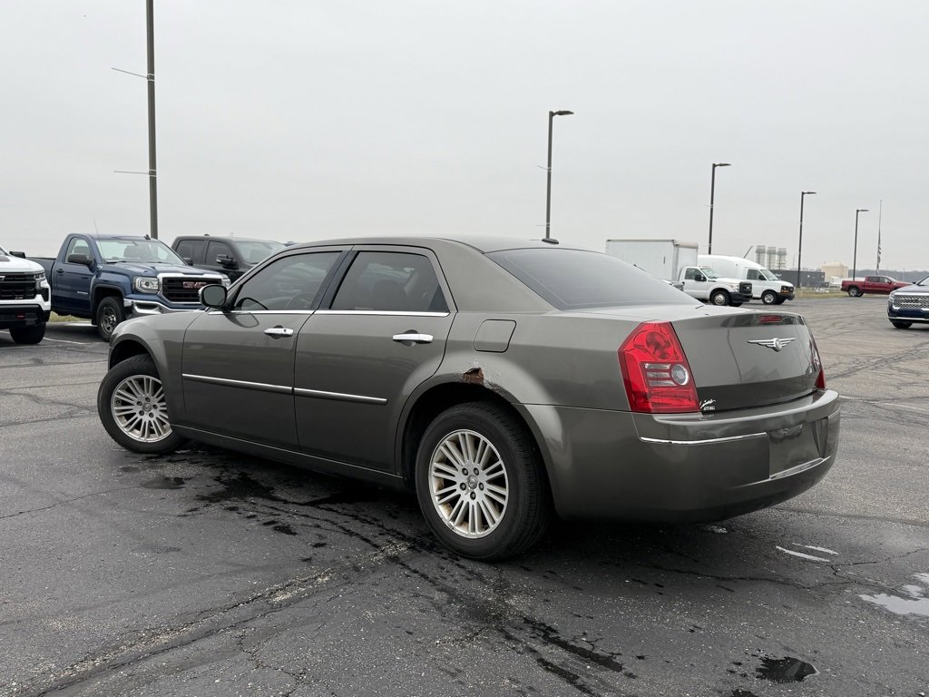 Used 2010 Chrysler 300 Touring image 3