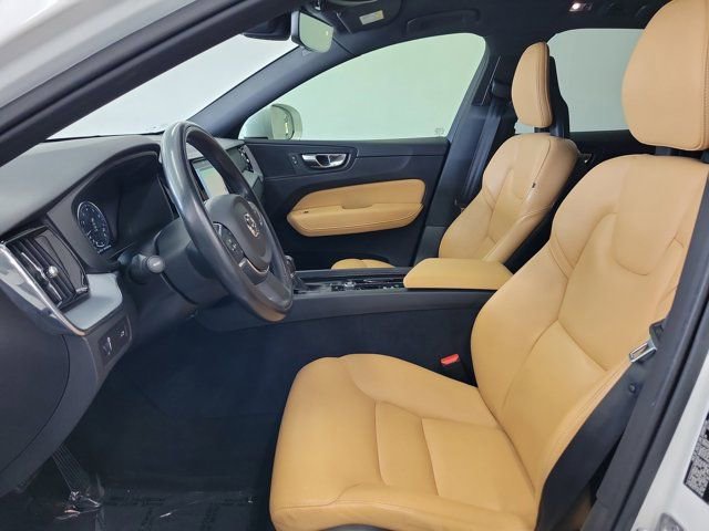 Used 2018 Volvo XC60 T6 Momentum w/ Convenience Package image 21