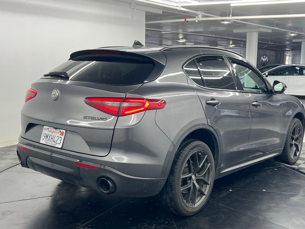 Used 2020 Alfa Romeo Stelvio w/ Nero Edizione image 3