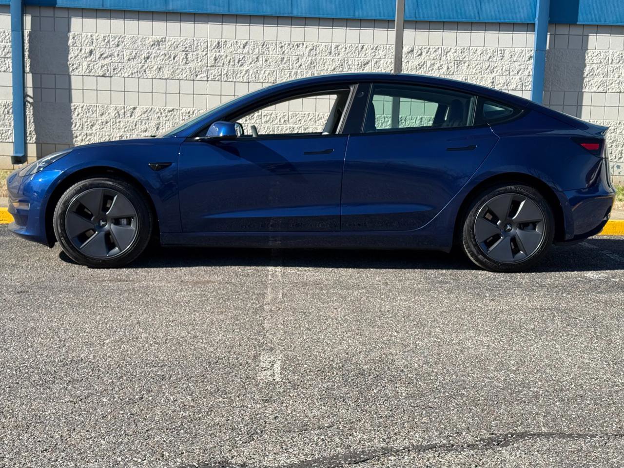 Used 2021 Tesla Model 3 Standard Range Plus image 8