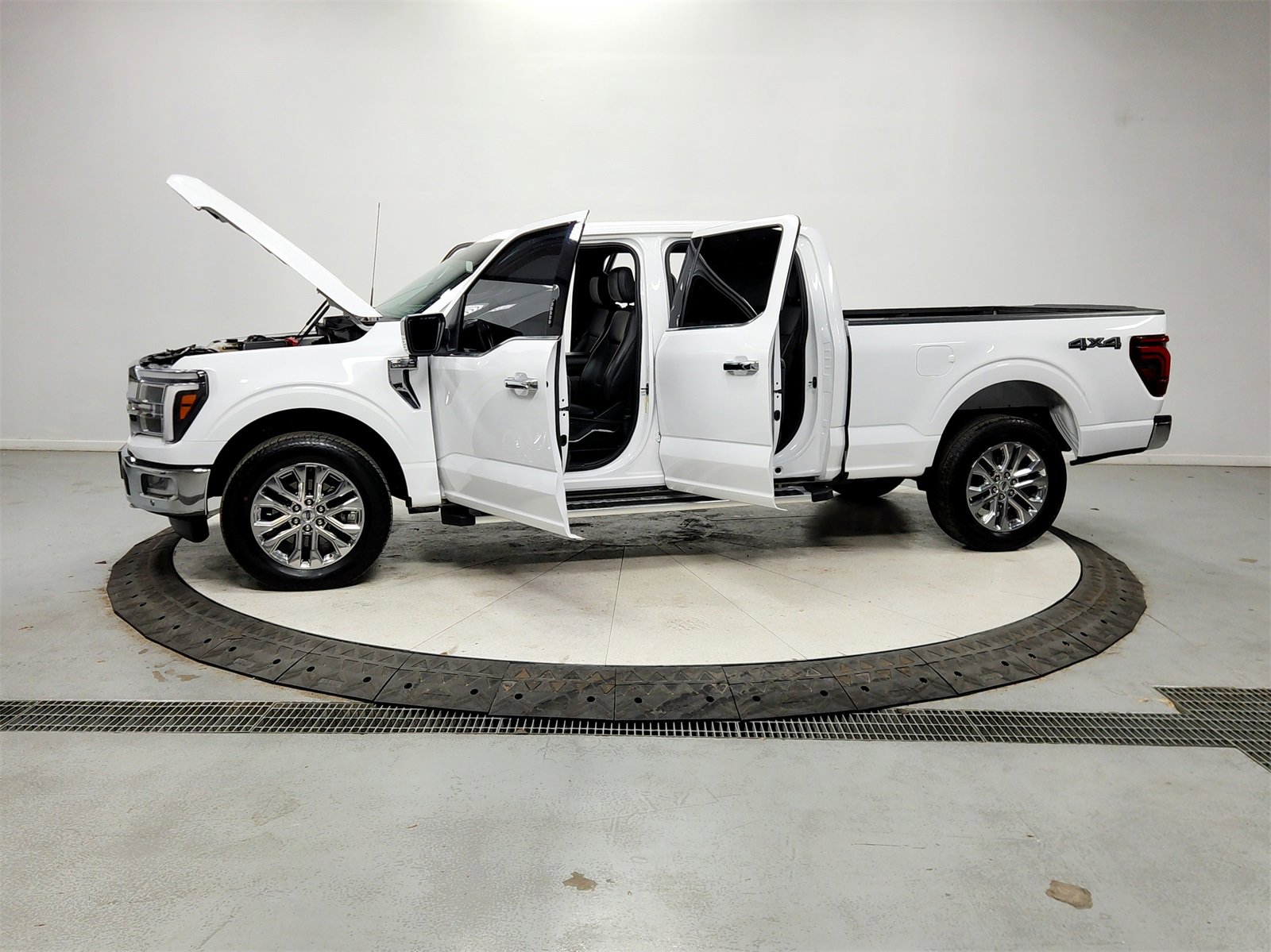 Used 2024 Ford F150 Lariat w/ Tow/Haul Package image 12