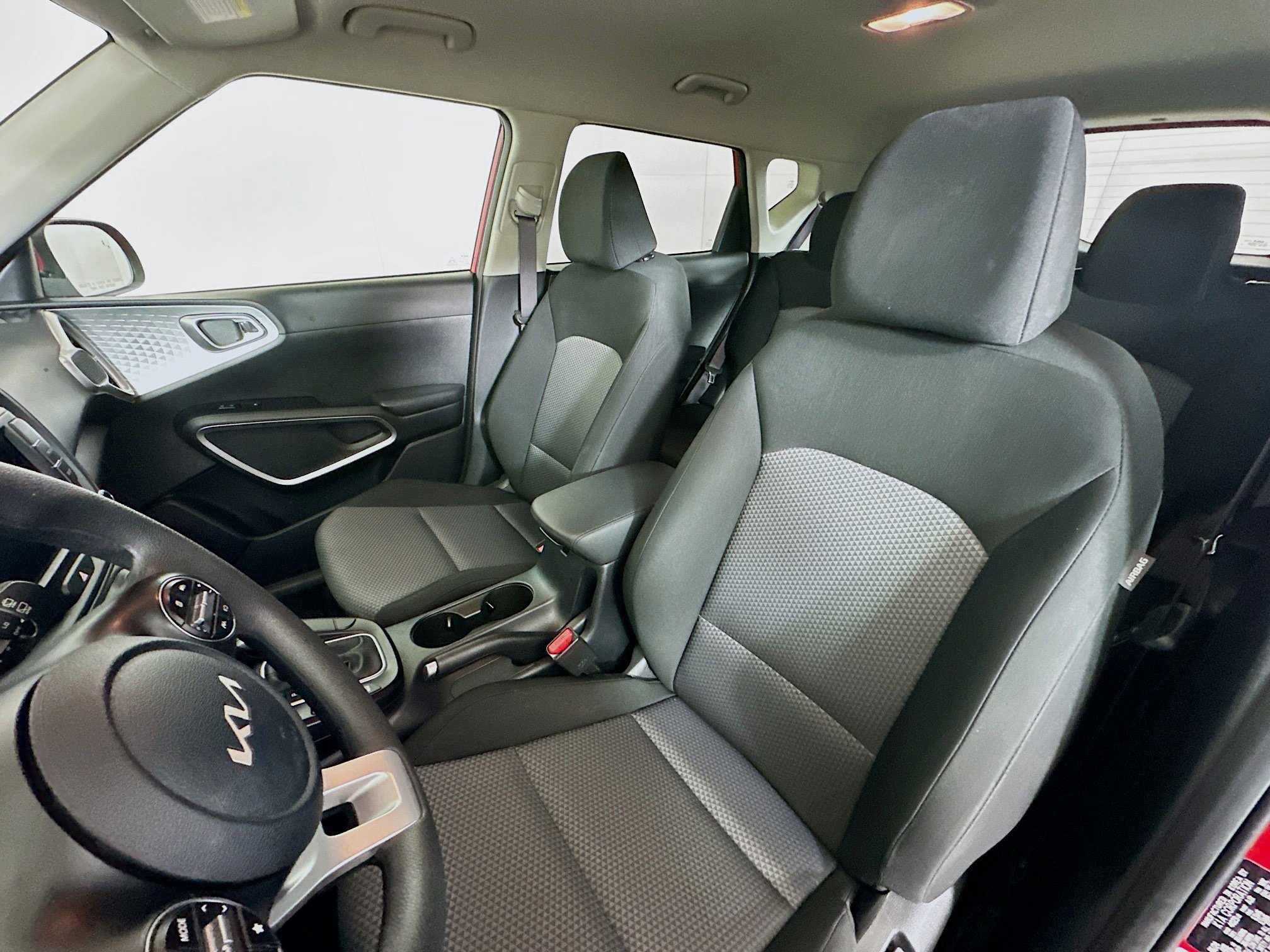 Used 2025 Kia Soul LX w/ LX Technology Package FWD image 13