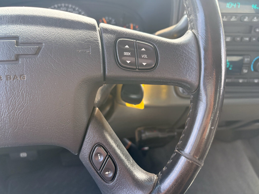 Used 2005 Chevrolet Silverado 2500 LS w/ Heavy-Duty Power Package AWD/4WD image 19