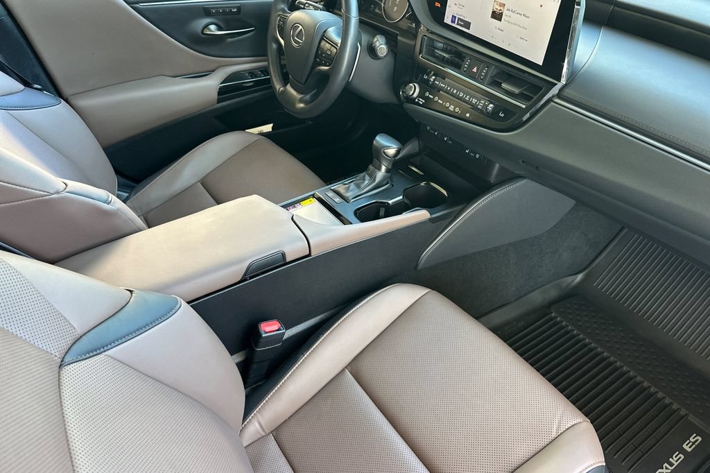 Certified 2025 Lexus ES 300h w/ Premium Package FWD image 18