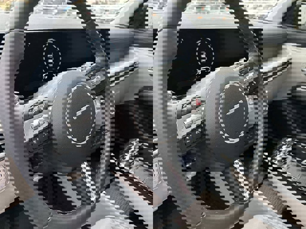 Used 2025 Hyundai Tucson Limited image 14