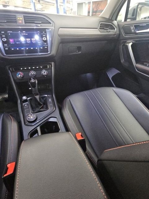 Used 2024 Volkswagen Tiguan Wolfsburg Edition image 29