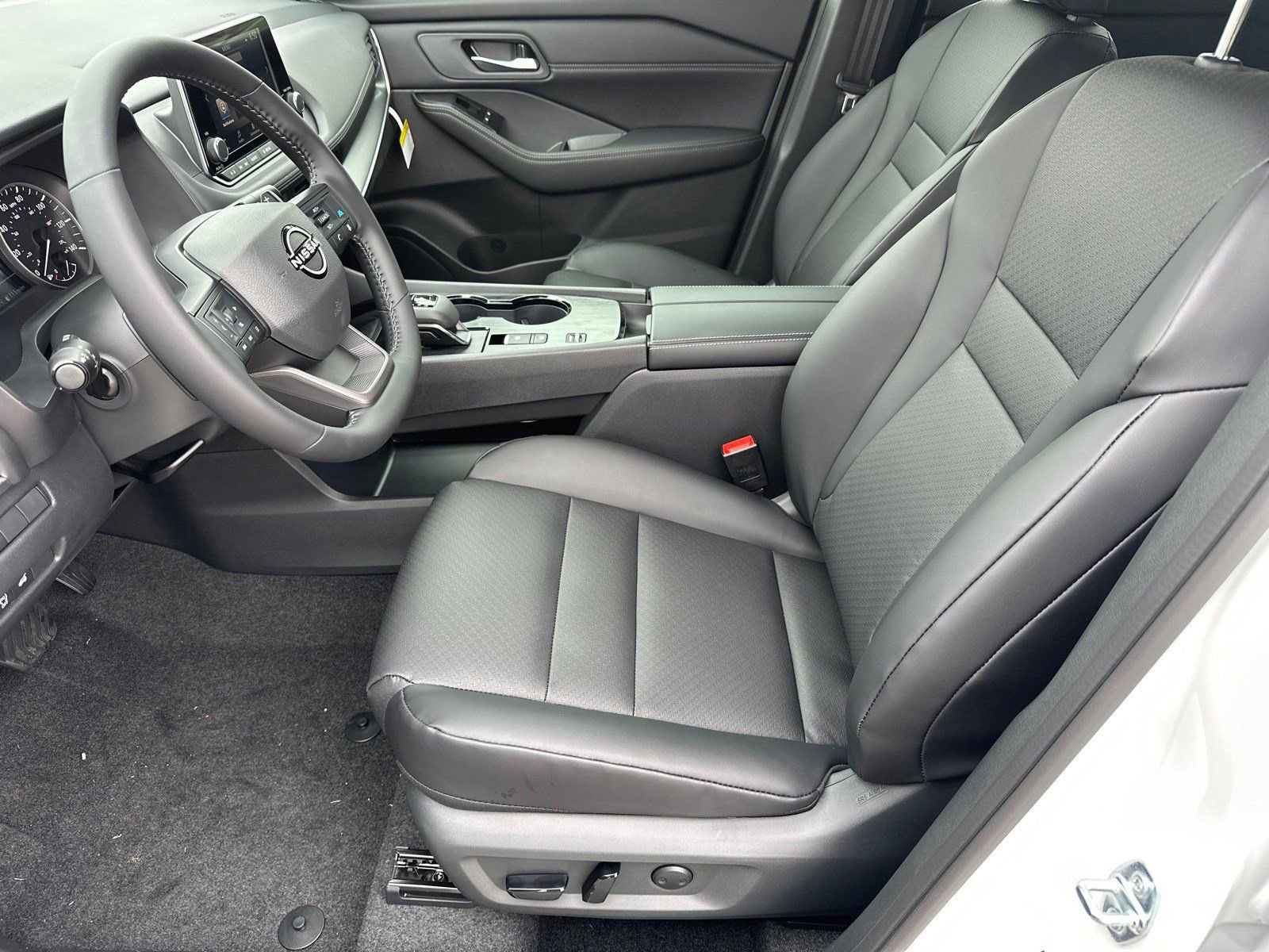 New 2026 Nissan Rogue SV FWD image 9