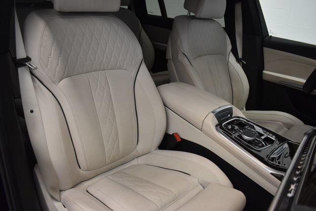 Used 2024 BMW X7 xDrive40i w/ M Sport Package AWD/4WD image 6