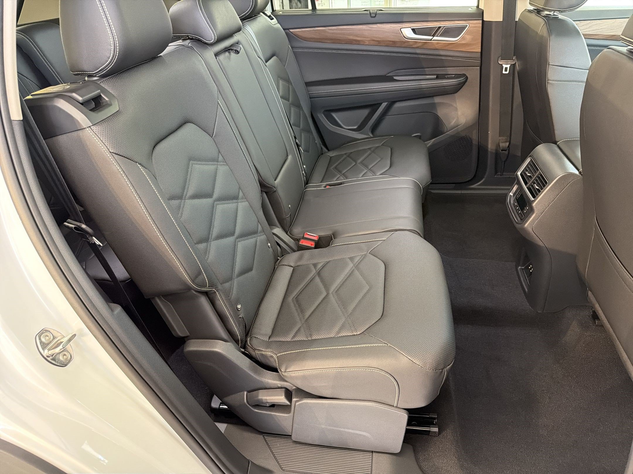New 2026 Volkswagen Atlas SE FWD image 29