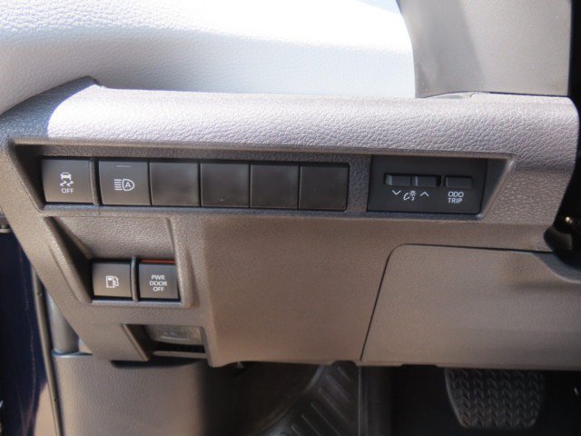 Used 2025 Toyota Sienna XLE FWD image 25