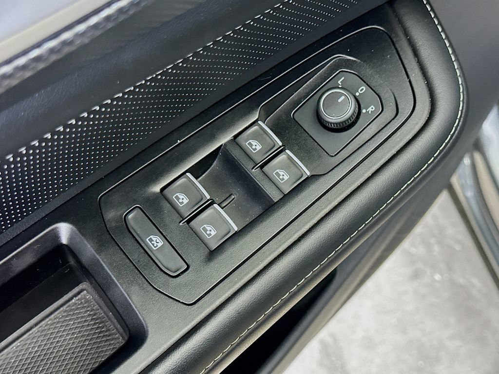 Used 2024 Volkswagen Atlas Cross Sport SEL R-Line image 20