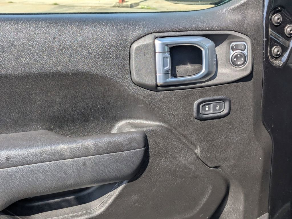 Used 2025 Jeep Wrangler Unlimited Rubicon w/ Convenience Group image 13