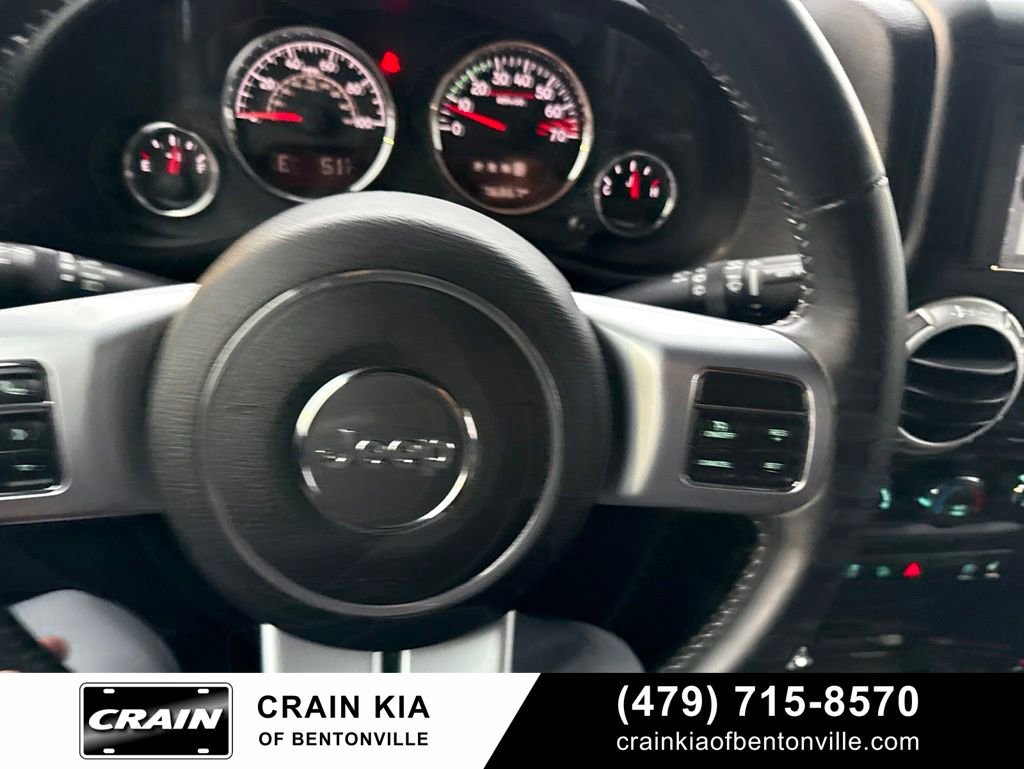 Used 2015 Jeep Wrangler Unlimited Rubicon AWD/4WD image 31