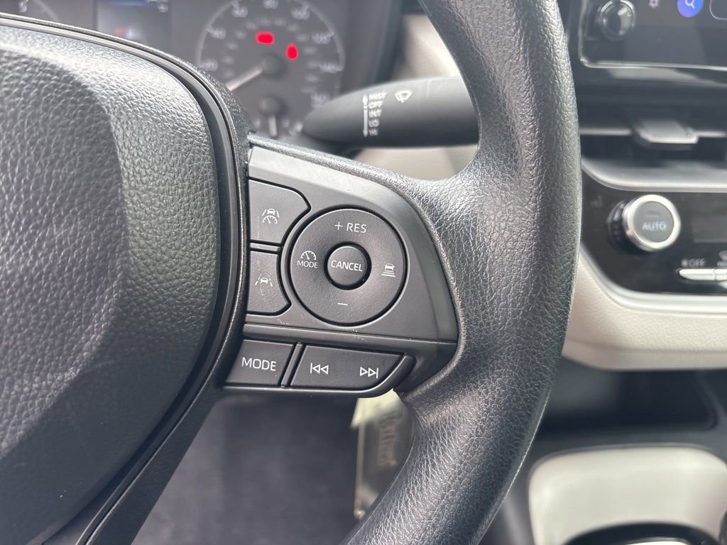 Used 2025 Toyota Corolla LE image 22