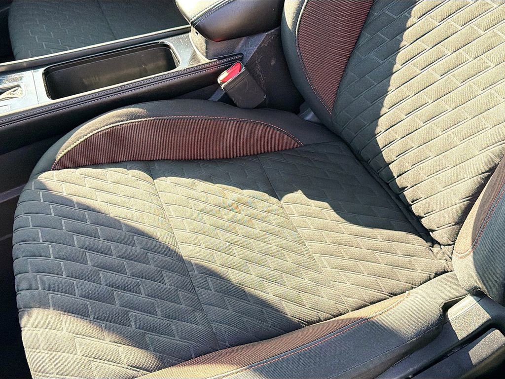 Used 2021 Nissan Kicks SR w/ Exterior Package image 19