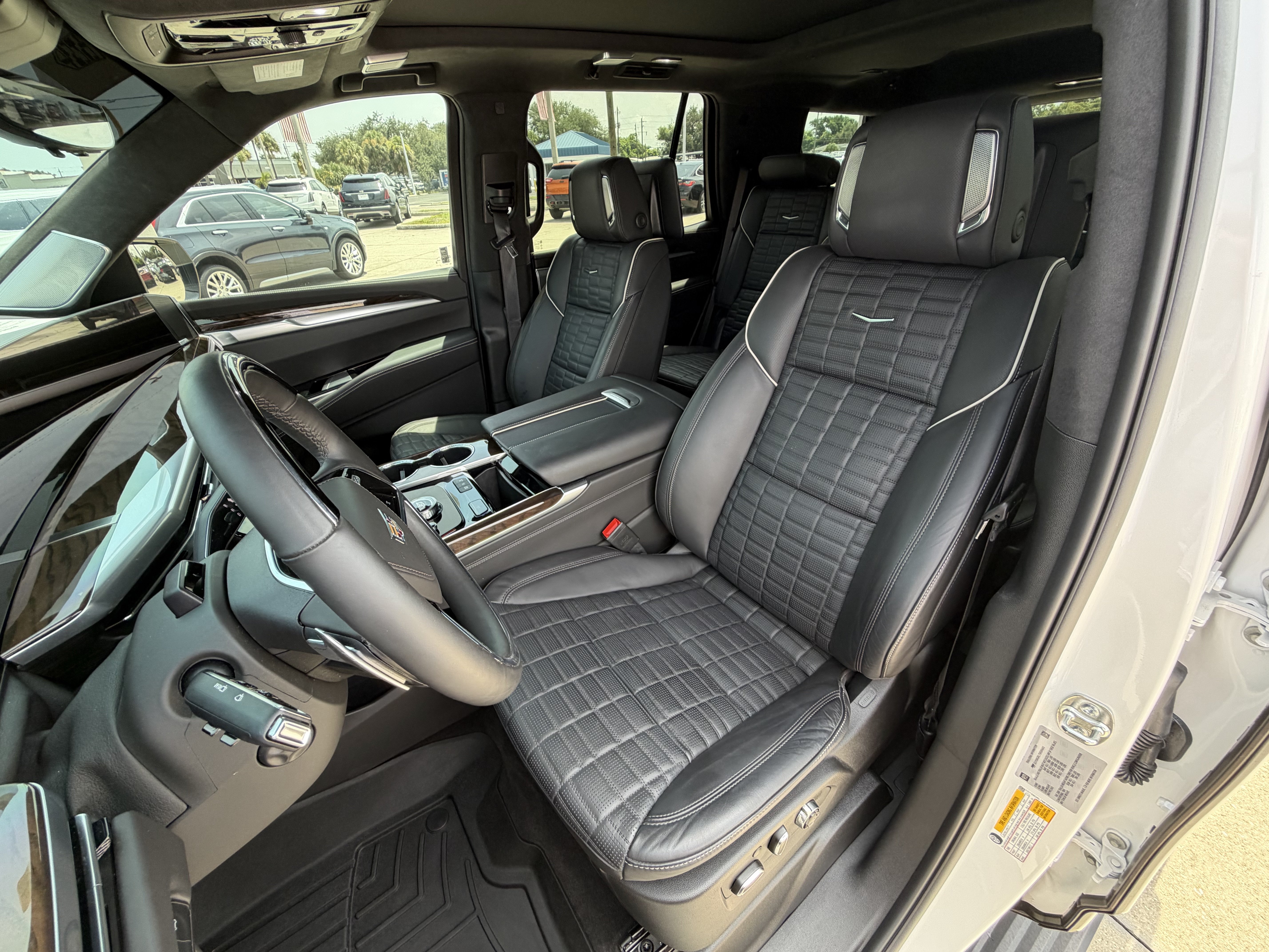 Certified 2025 Cadillac Escalade Sport Platinum w/ LPO, ONYX Package AWD/4WD image 17