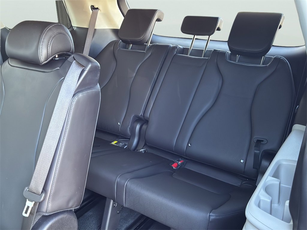 Certified 2024 Kia Carnival EX image 29