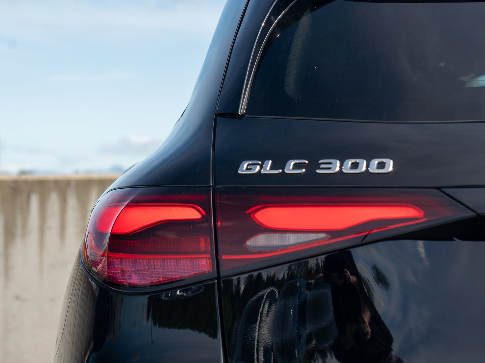 Used 2023 Mercedes-Benz GLC 300 4MATIC image 11