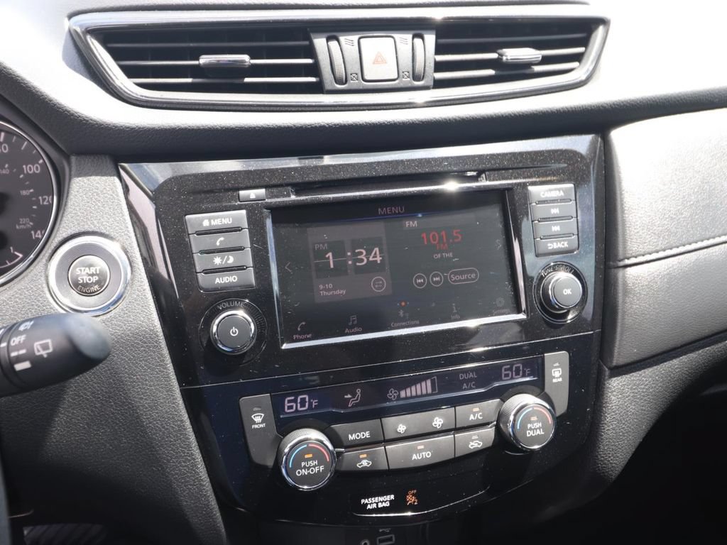 Used 2018 Nissan Rogue SV FWD image 19